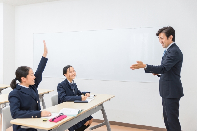 生徒たちとコミュニケーションを重ねながら、成長をサポートしています。